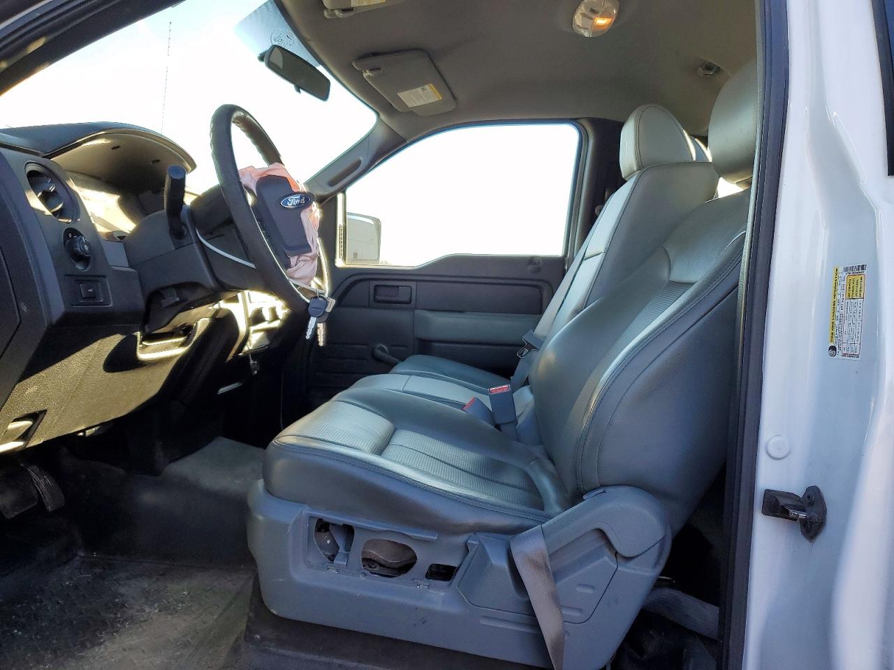 2014 Ford F150 White vin: 1FTMF1CM3EKF94387