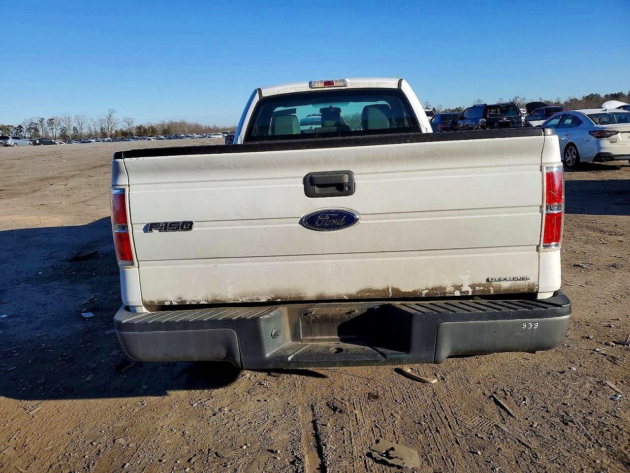 2014 Ford F150 White vin: 1FTMF1CM3EKF94387
