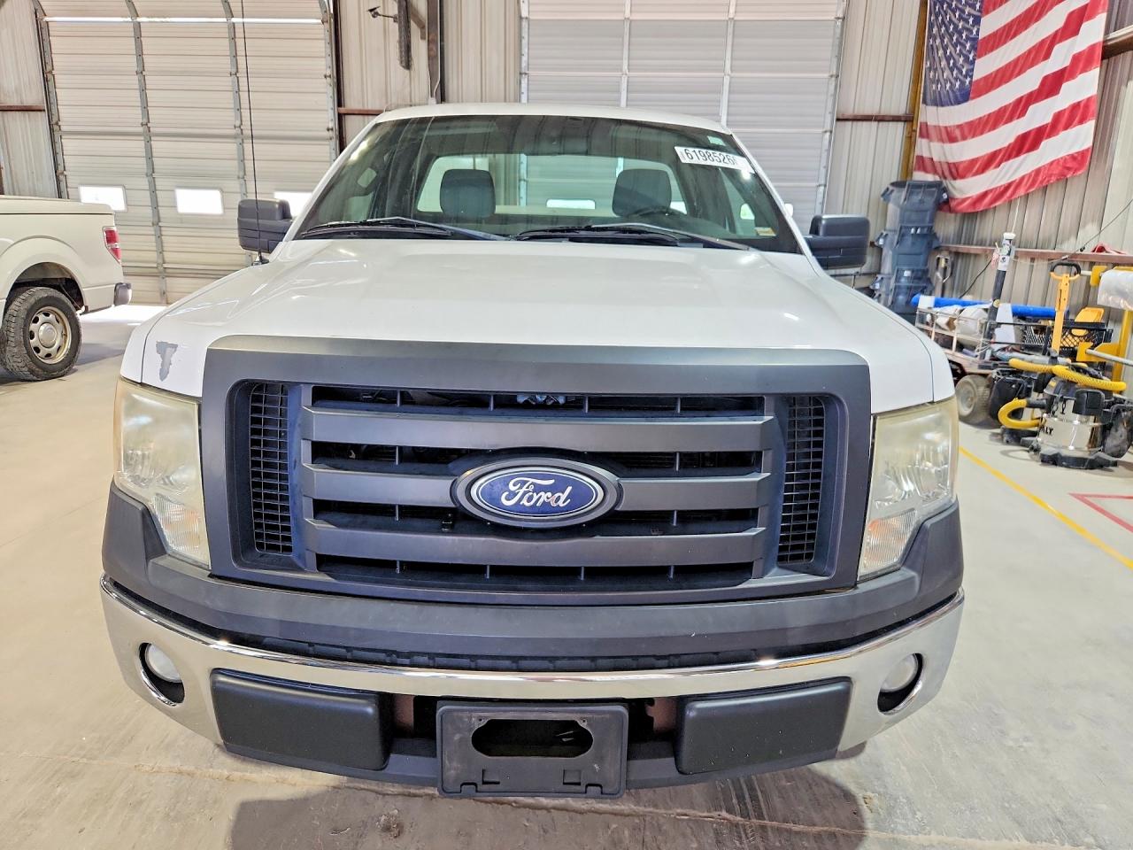 2011 Ford F150 White vin: 1FTMF1CM4BKD19879