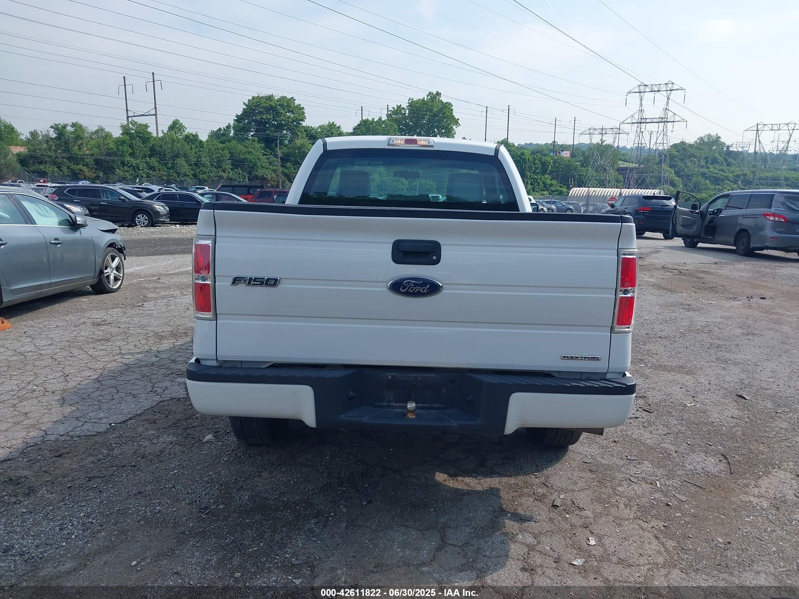 2013 Ford F-150 Xl White vin: 1FTMF1CM4DFC16781