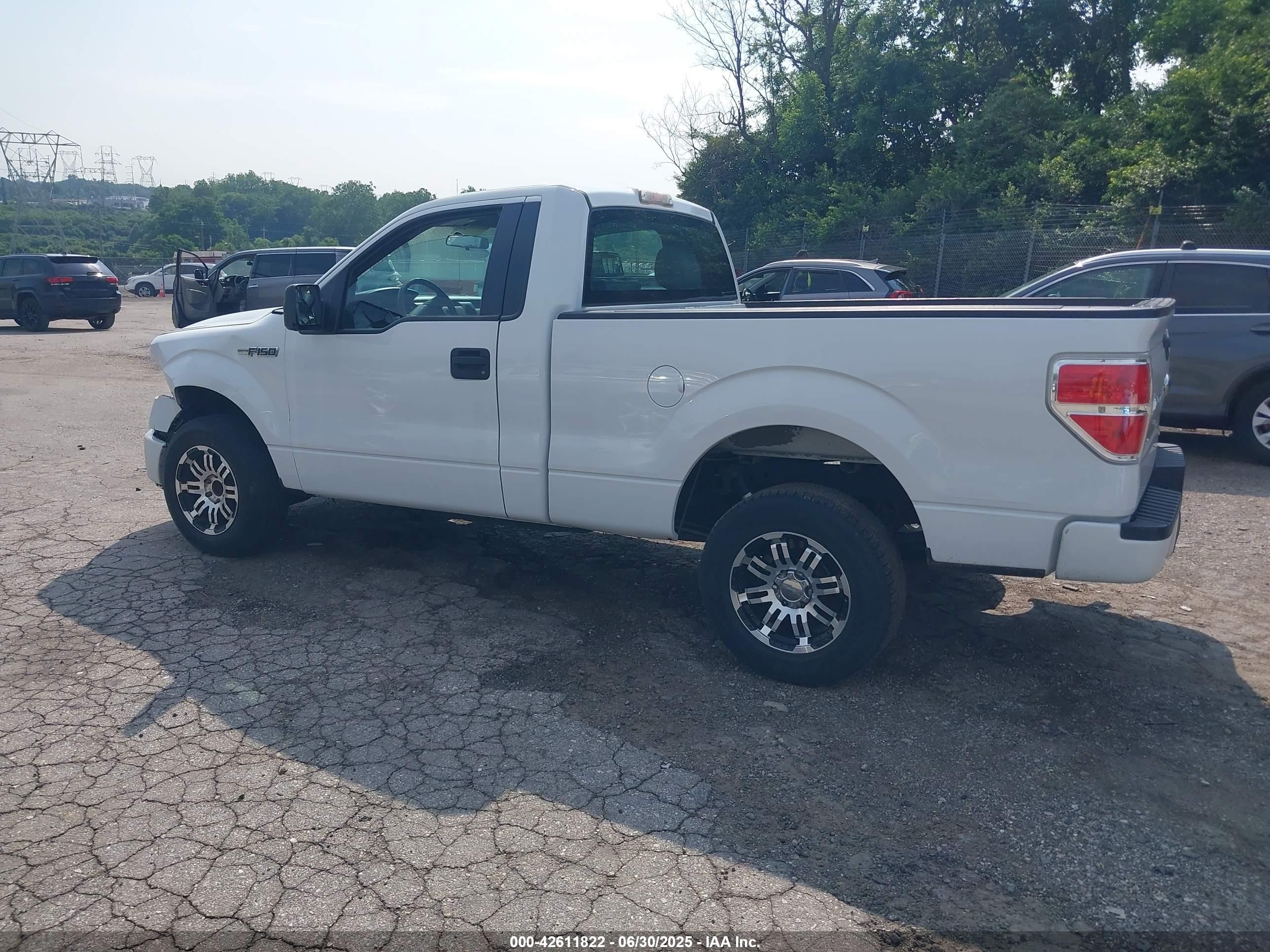 2013 Ford F-150 Xl White vin: 1FTMF1CM4DFC16781
