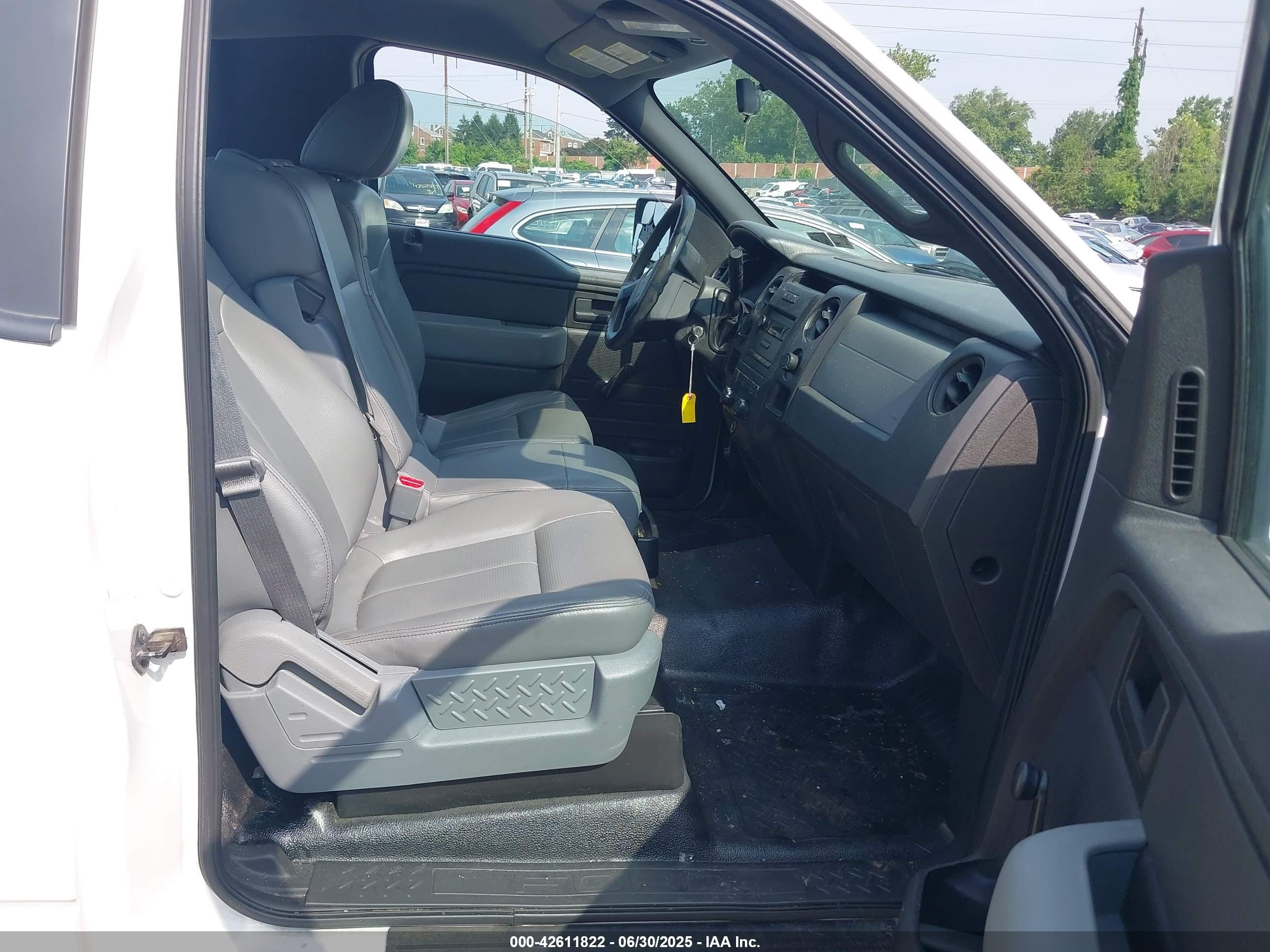 2013 Ford F-150 Xl White vin: 1FTMF1CM4DFC16781