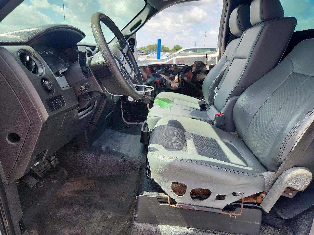 2014 Ford F150 White vin: 1FTMF1CM4EKF16362