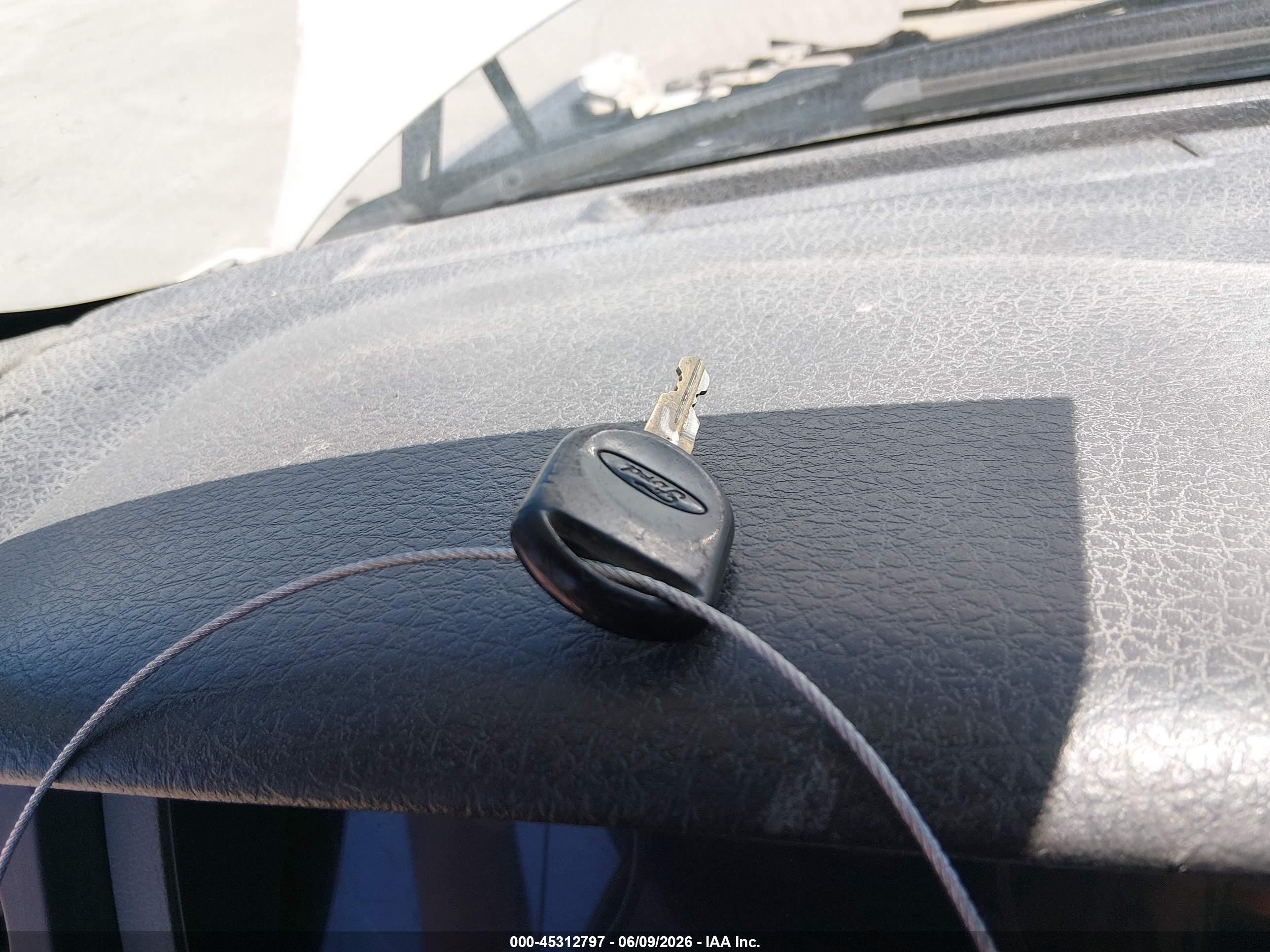 2011 Ford F-150 Xl Белый vin: 1FTMF1CM5BKD34648