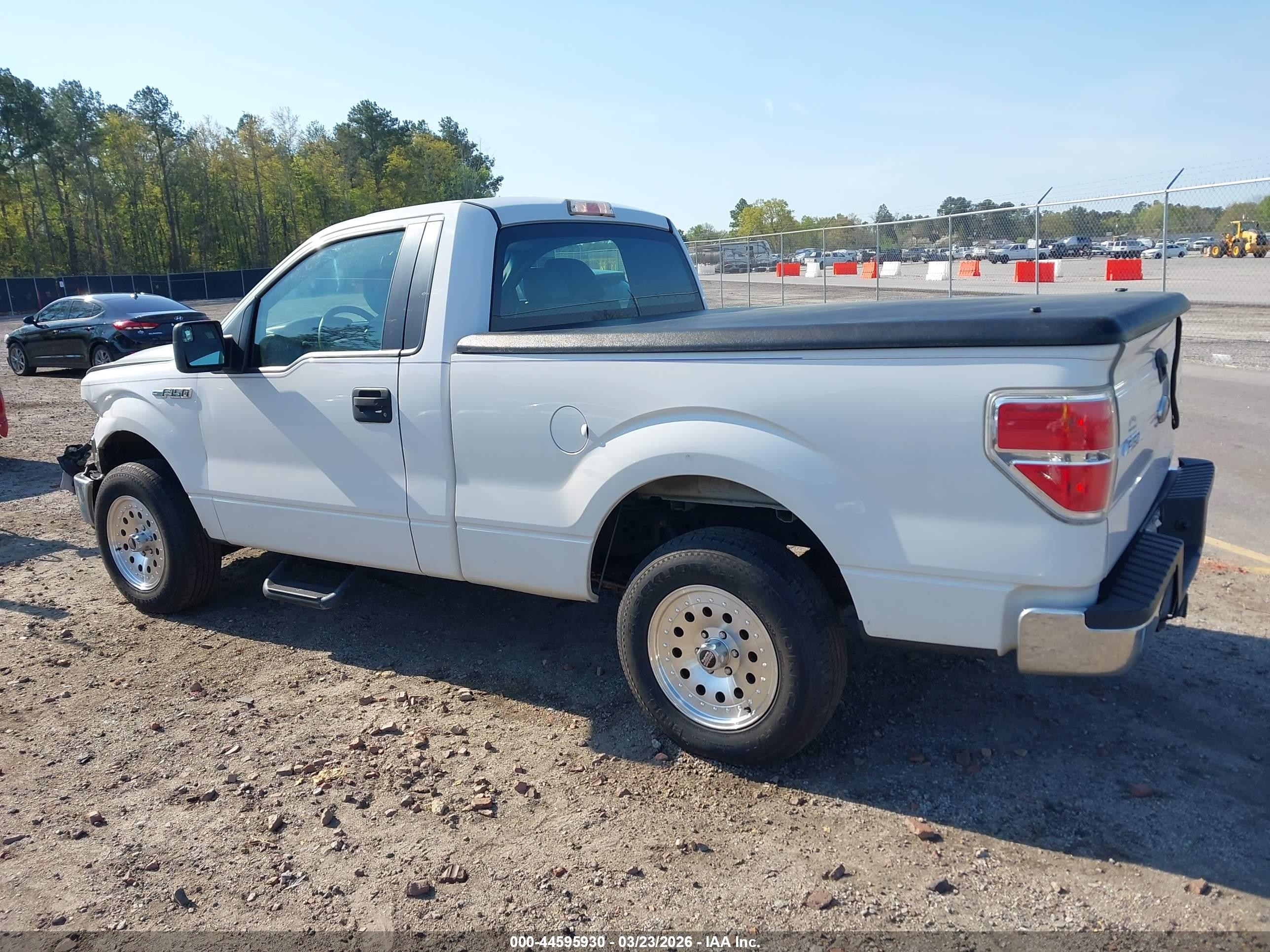 2012 Ford F-150 Xl White vin: 1FTMF1CM5CFC82044