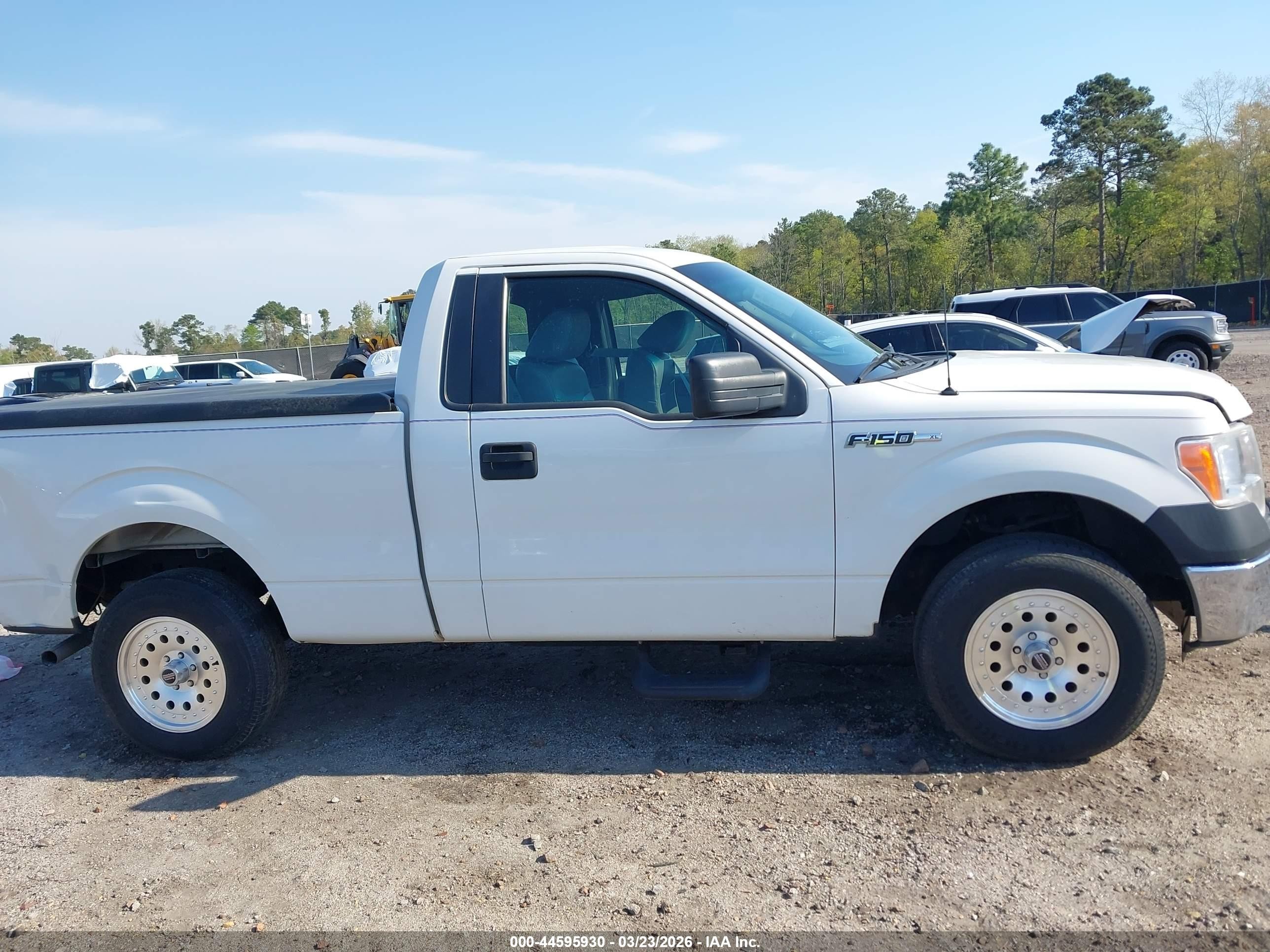 2012 Ford F-150 Xl White vin: 1FTMF1CM5CFC82044
