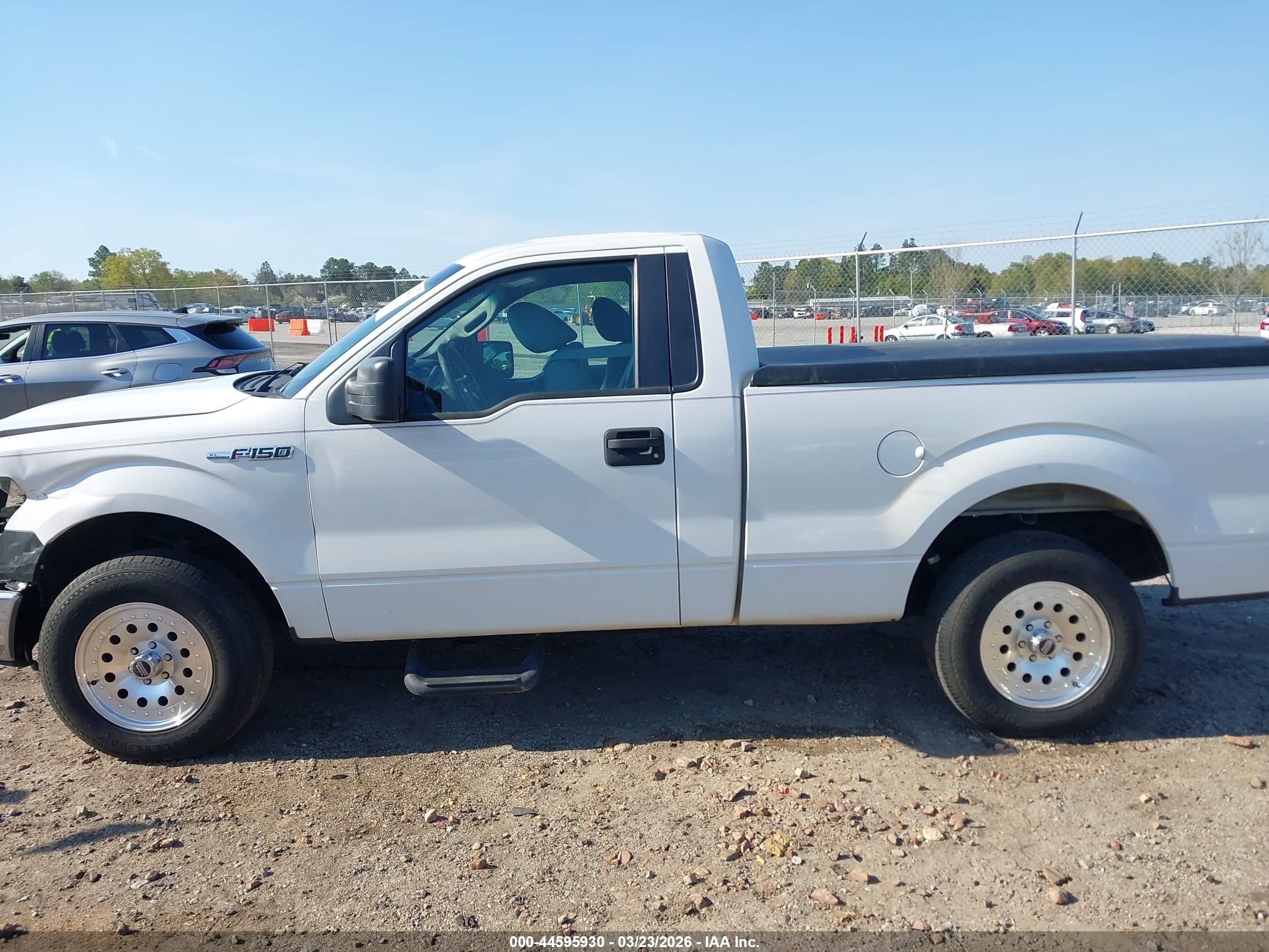 2012 Ford F-150 Xl White vin: 1FTMF1CM5CFC82044