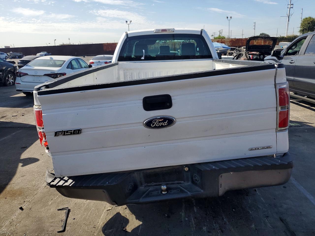 2012 Ford F150 Белый vin: 1FTMF1CM5CKD66002
