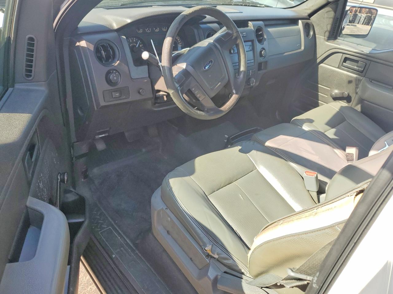 2012 Ford F150 Белый vin: 1FTMF1CM5CKD66002