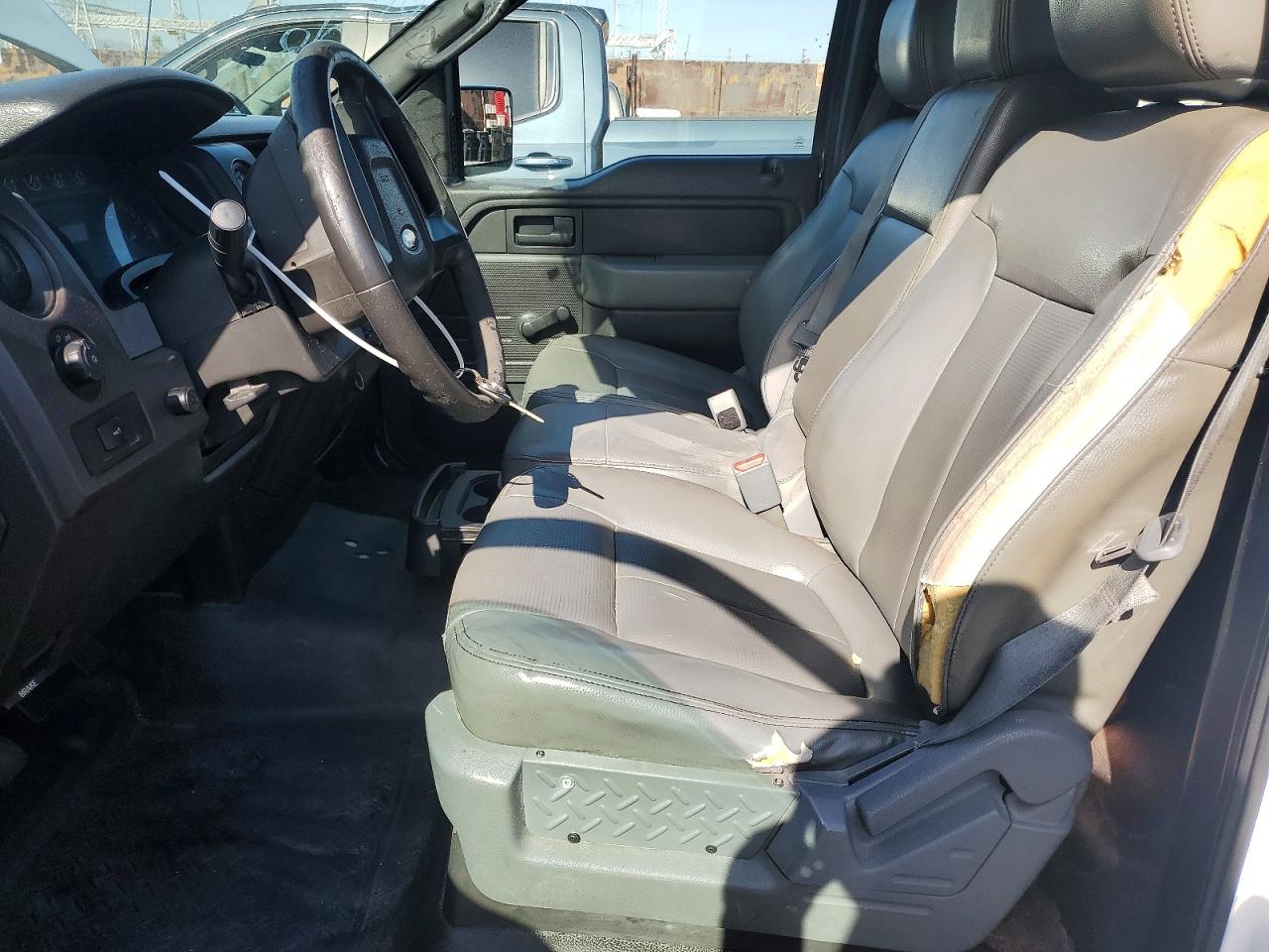 2012 Ford F150 Белый vin: 1FTMF1CM5CKD66002