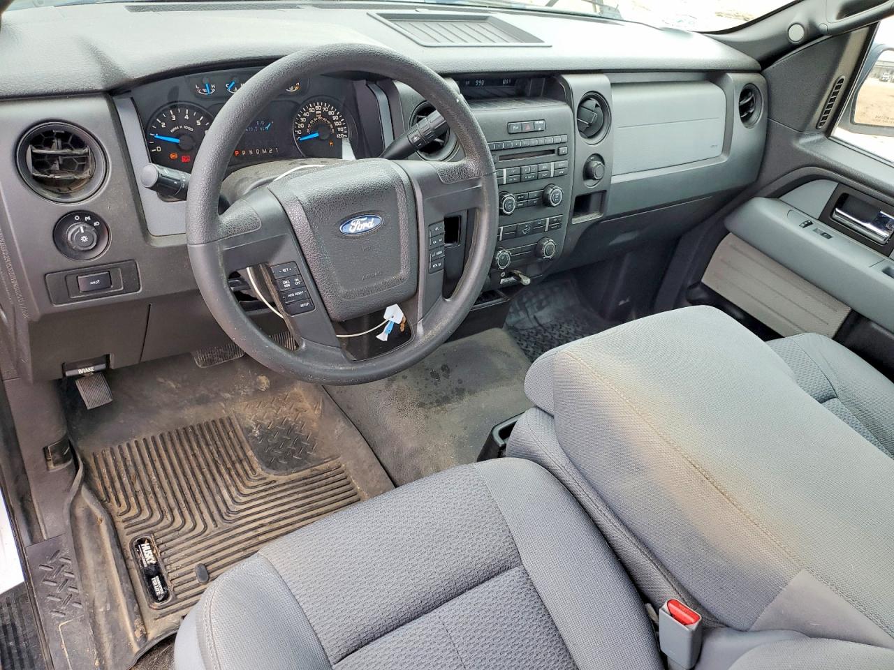 2013 Ford F150 White vin: 1FTMF1CM5DFE01972