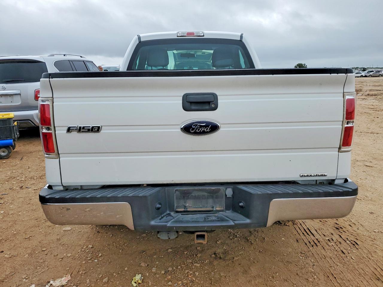 2013 Ford F150 White vin: 1FTMF1CM5DFE01972