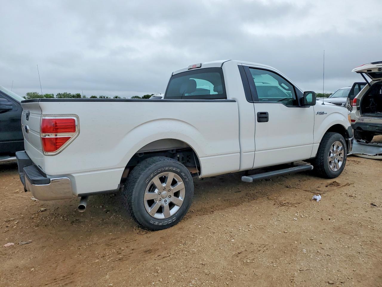 2013 Ford F150 White vin: 1FTMF1CM5DFE01972