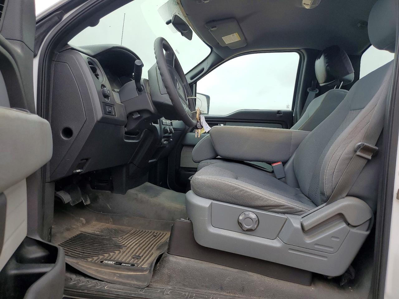2013 Ford F150 White vin: 1FTMF1CM5DFE01972