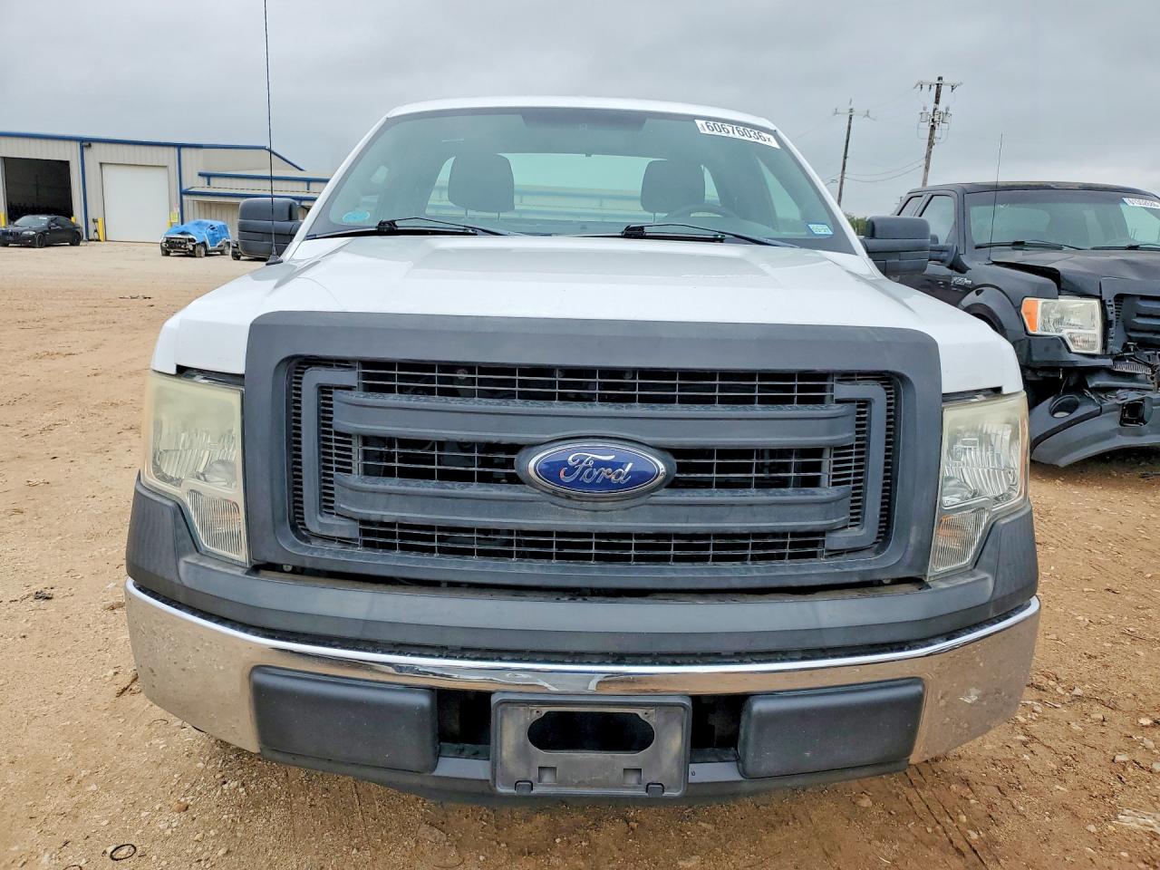 2013 Ford F150 White vin: 1FTMF1CM5DFE01972