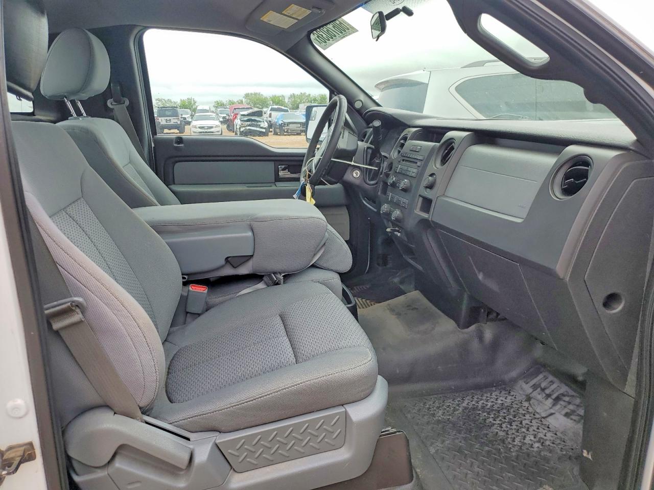 2013 Ford F150 White vin: 1FTMF1CM5DFE01972