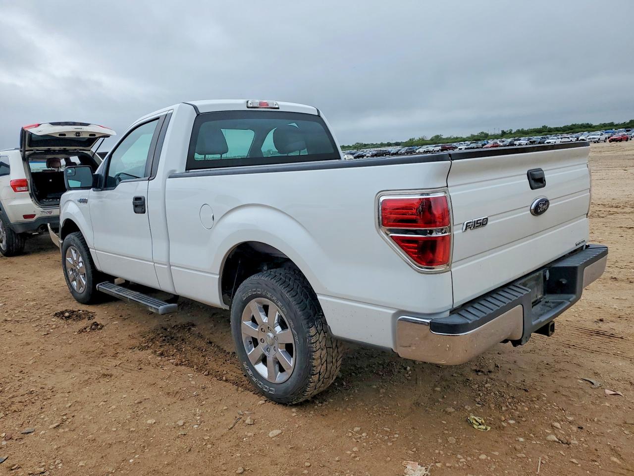 2013 Ford F150 White vin: 1FTMF1CM5DFE01972