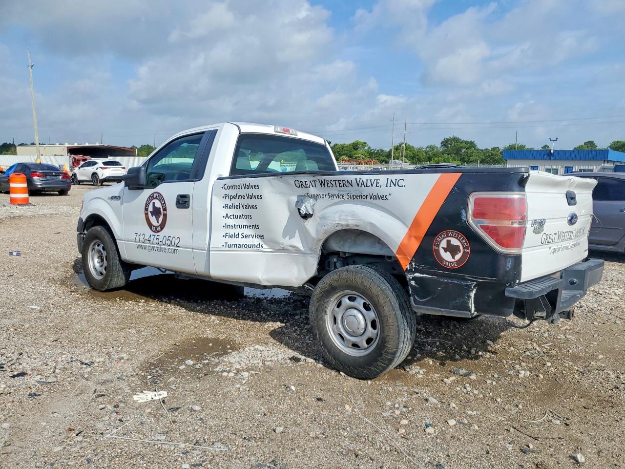 2013 Ford F150 White vin: 1FTMF1CM5DKD35897