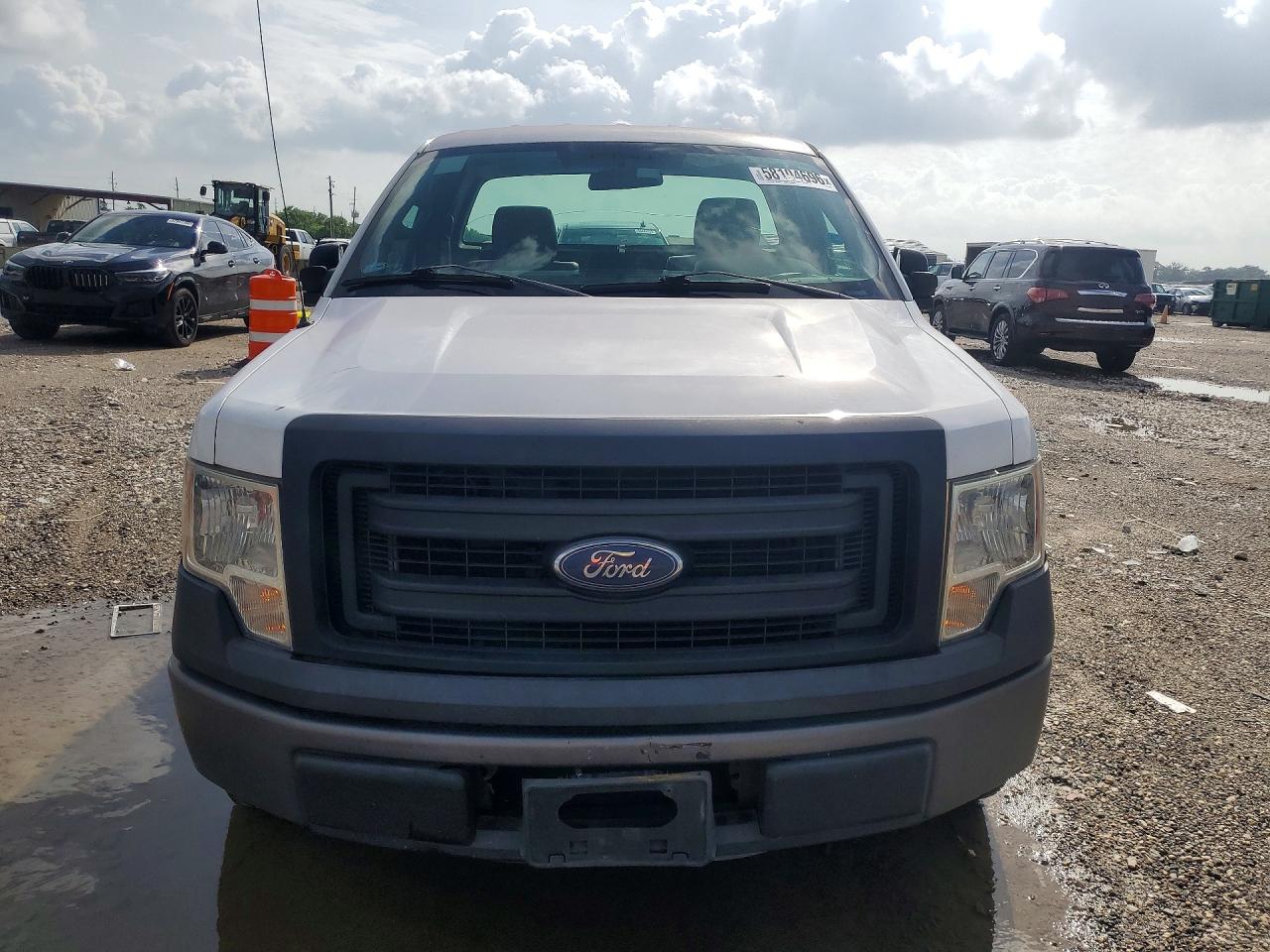 2013 Ford F150 White vin: 1FTMF1CM5DKD35897