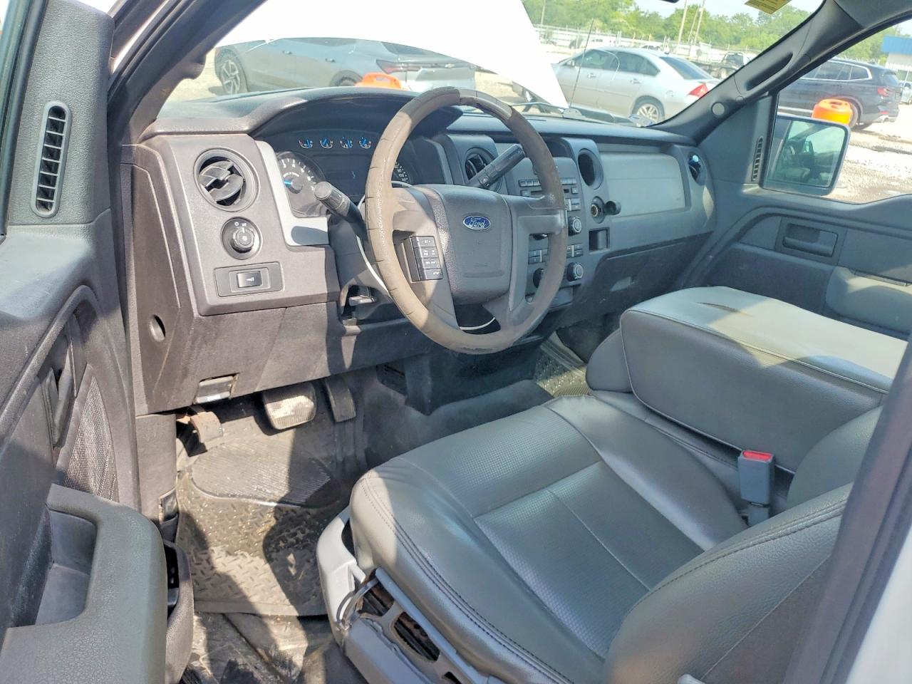 2013 Ford F150 White vin: 1FTMF1CM5DKD35897