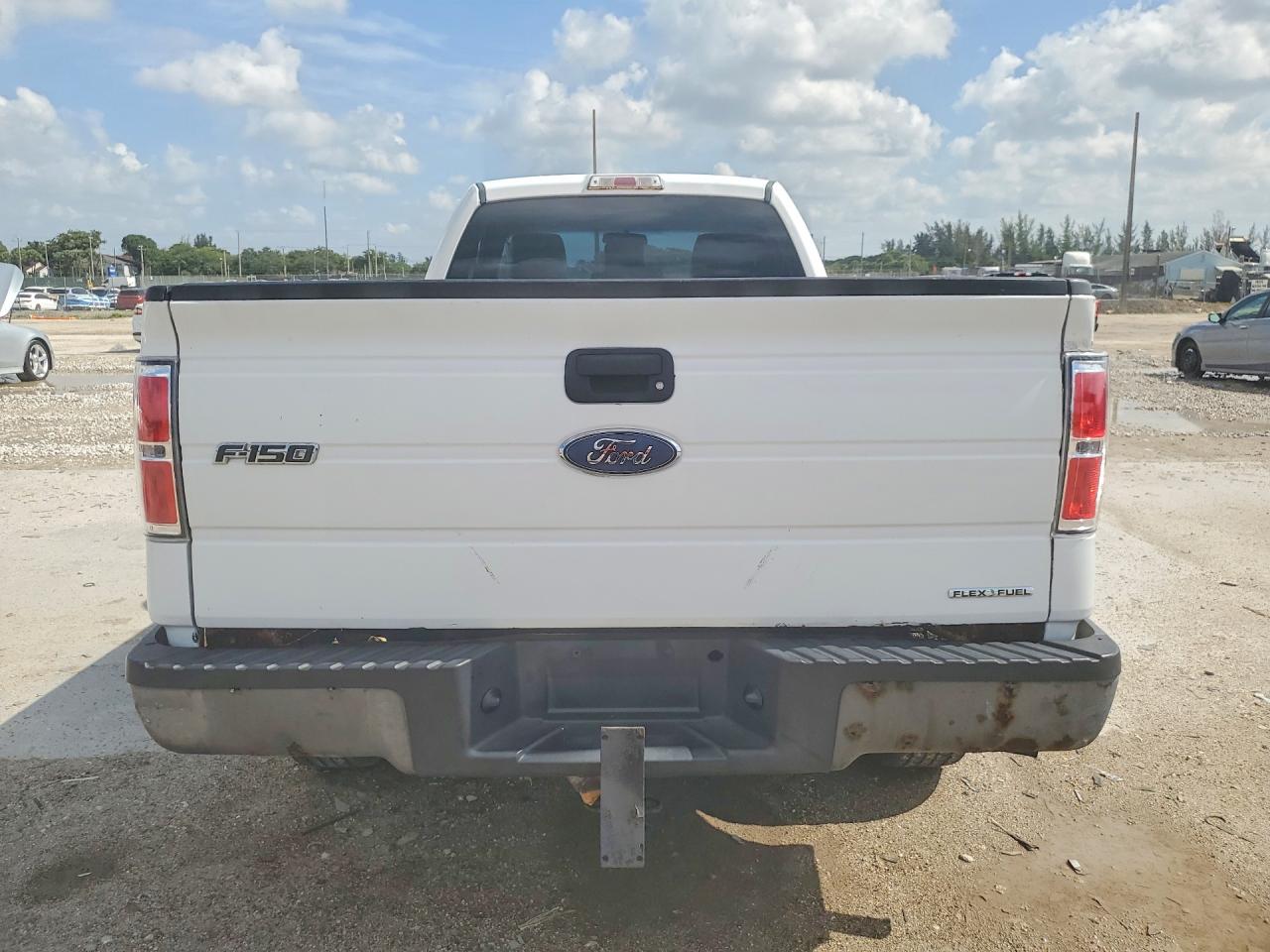 2013 Ford F150 White vin: 1FTMF1CM5DKD73503
