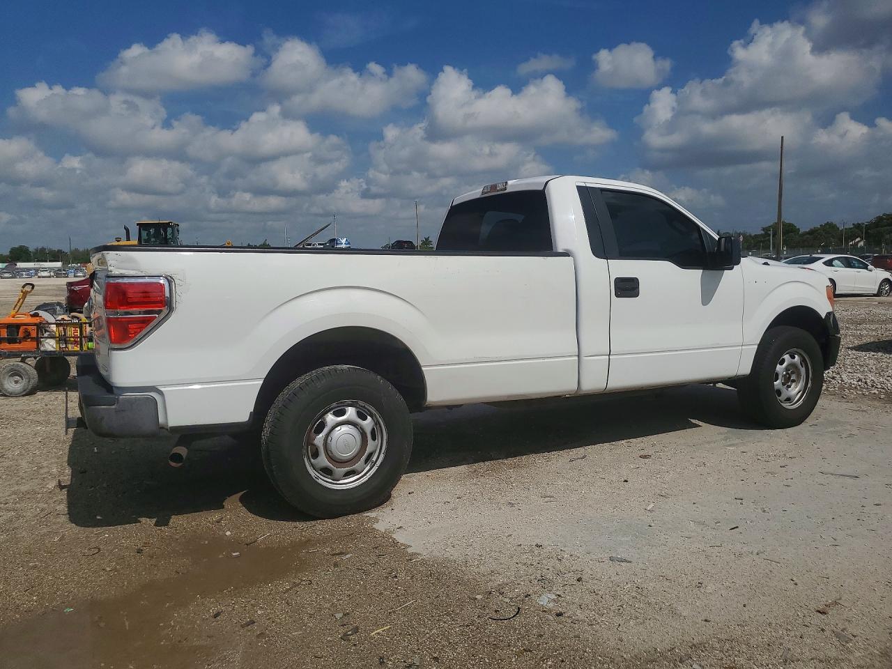 2013 Ford F150 White vin: 1FTMF1CM5DKD73503