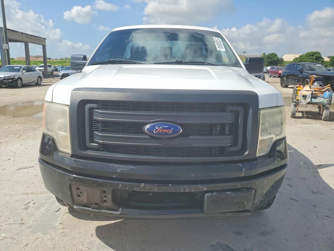 2013 Ford F150 White vin: 1FTMF1CM5DKD73503