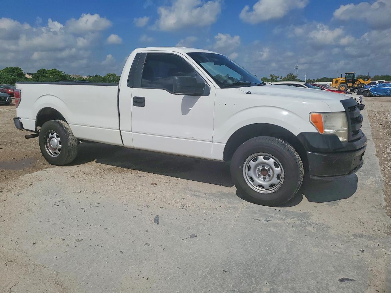 2013 Ford F150 White vin: 1FTMF1CM5DKD73503