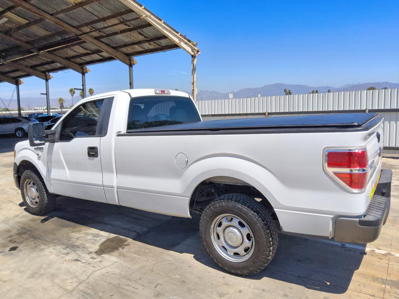 2013 Ford F150 White vin: 1FTMF1CM5DKG35777