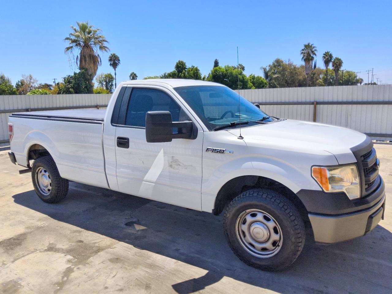 2013 Ford F150 White vin: 1FTMF1CM5DKG35777