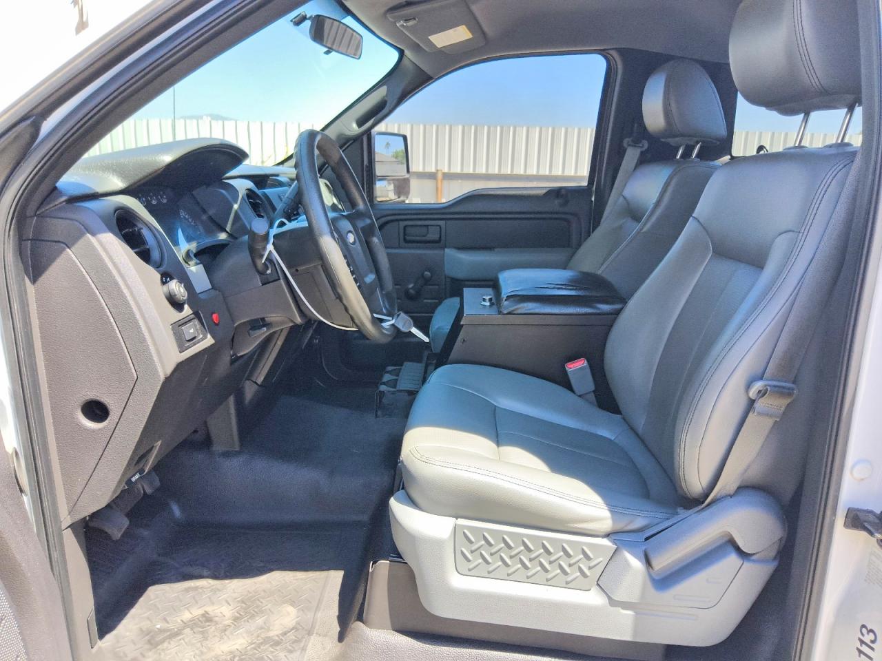 2013 Ford F150 White vin: 1FTMF1CM5DKG35777