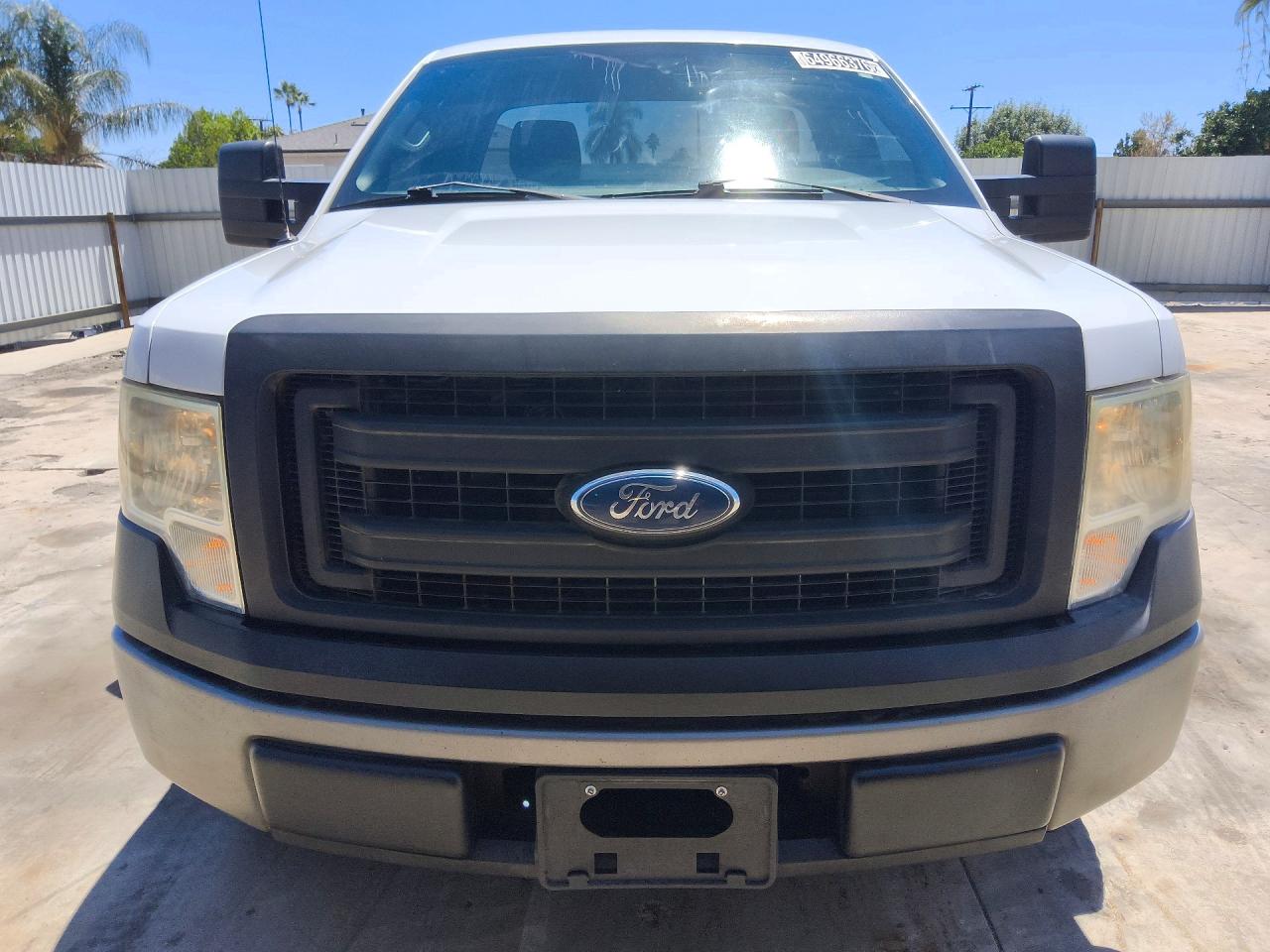 2013 Ford F150 White vin: 1FTMF1CM5DKG35777