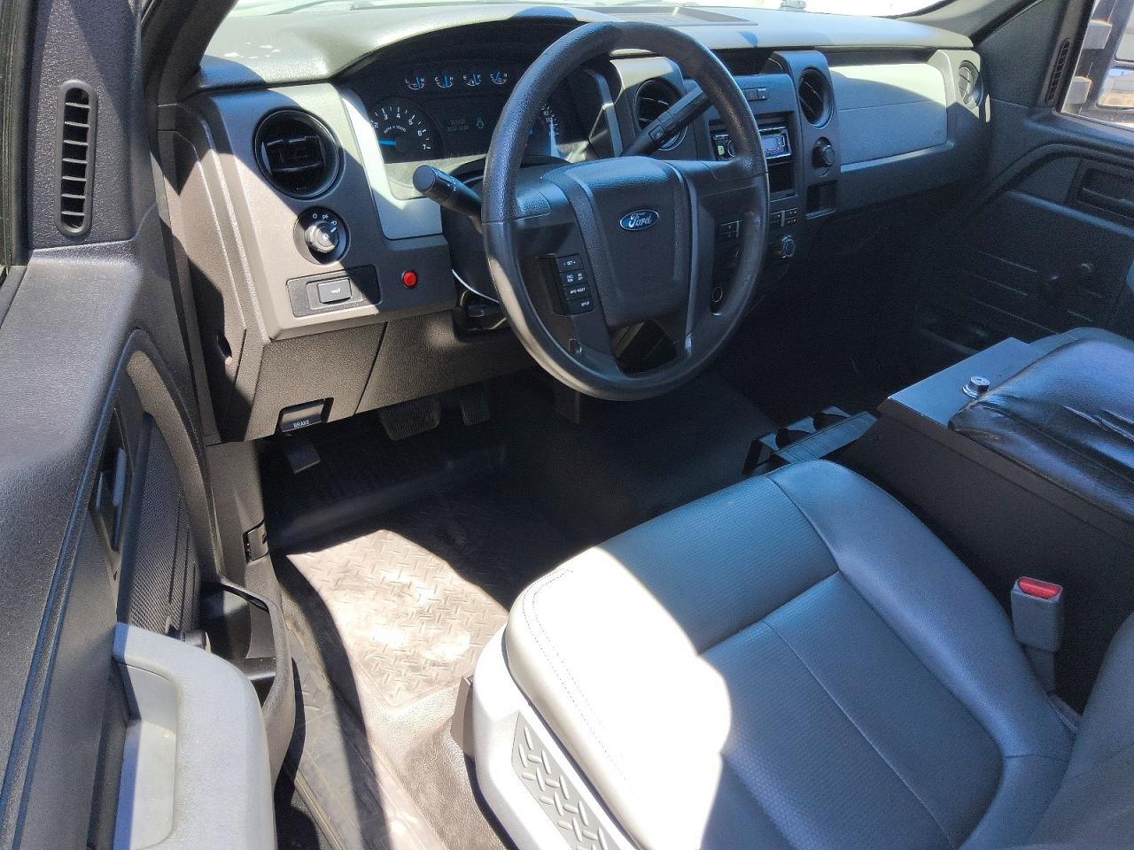 2013 Ford F150 White vin: 1FTMF1CM5DKG35777