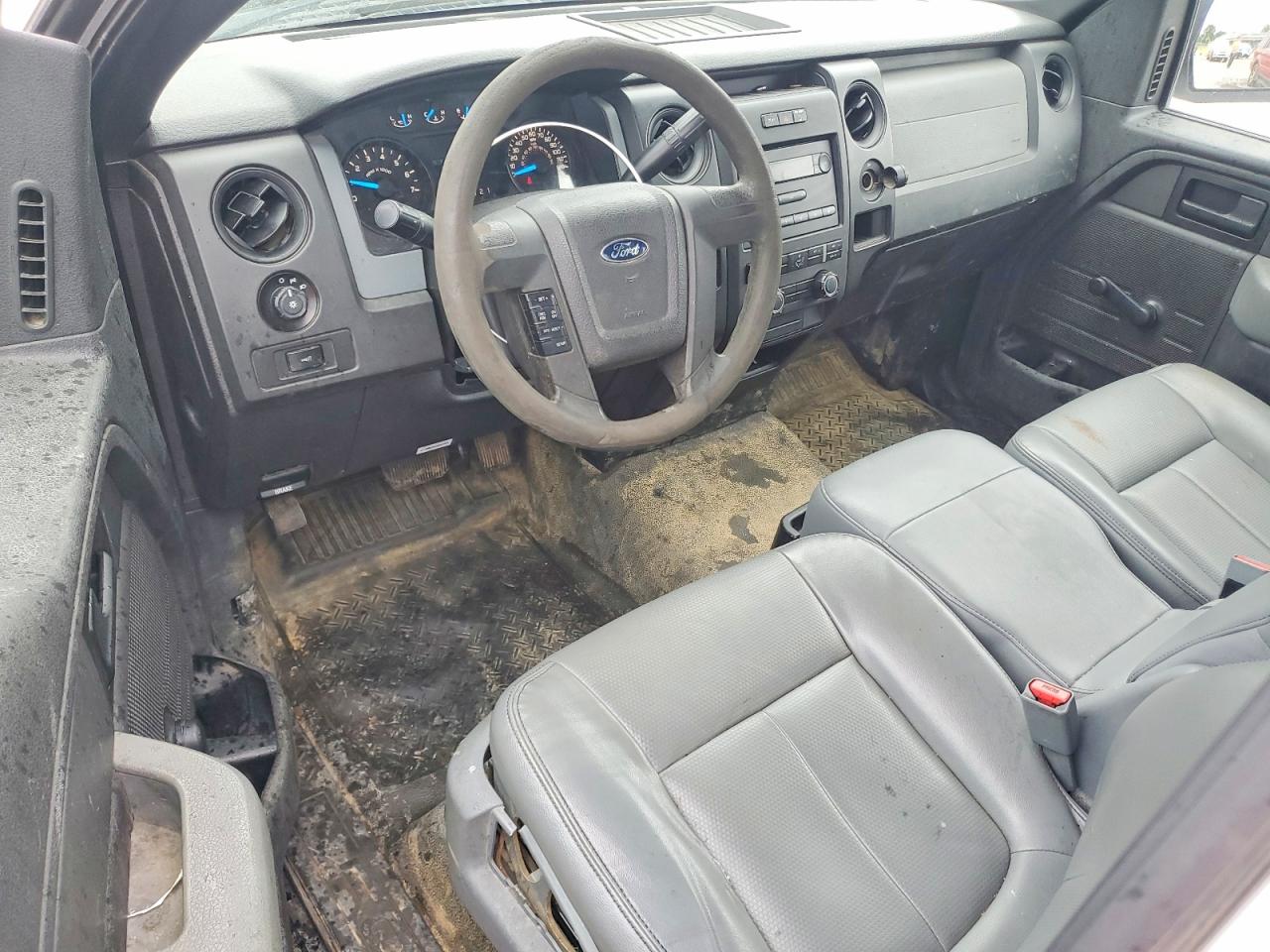 2014 Ford F150 White vin: 1FTMF1CM5EFC97095