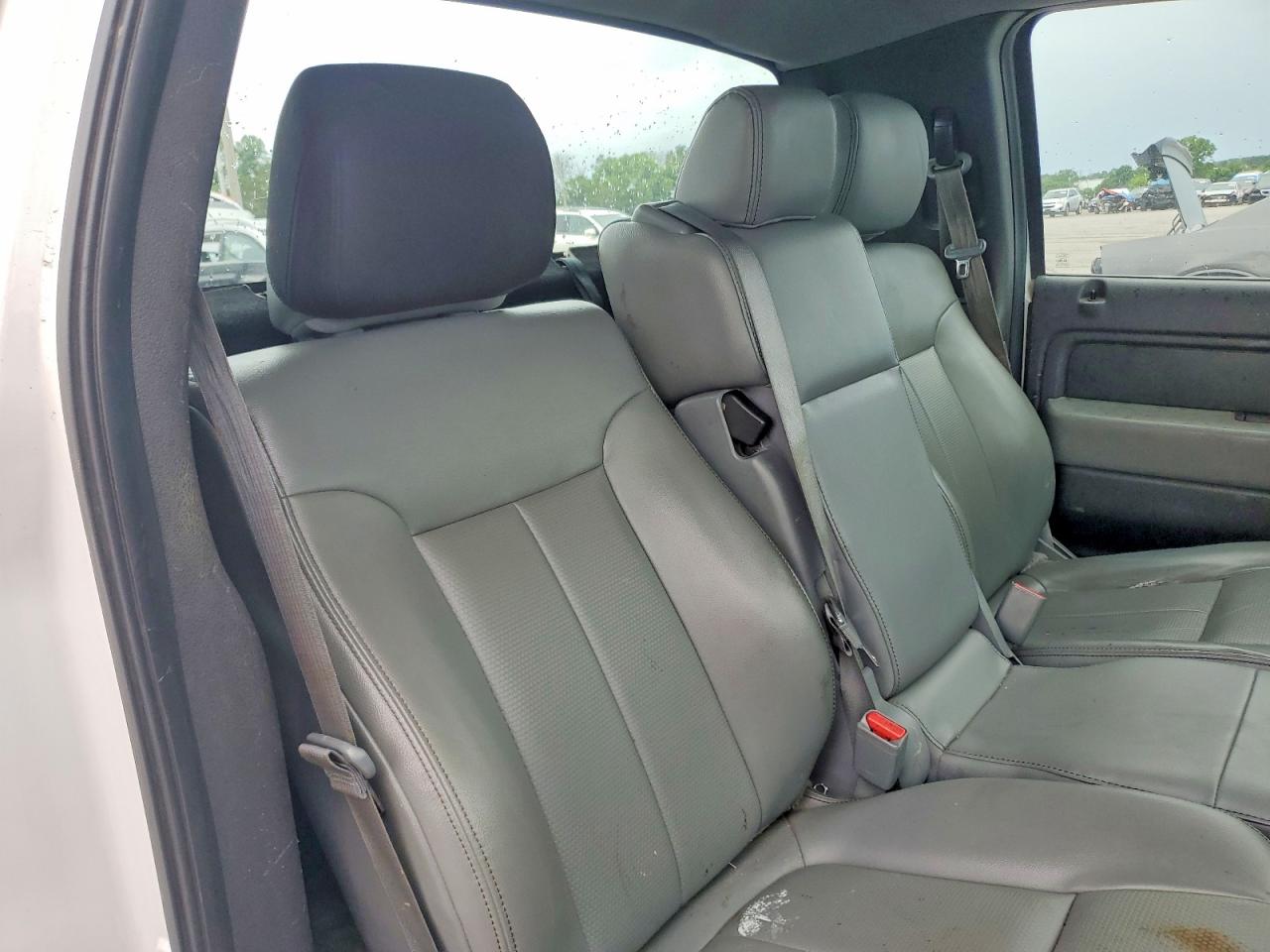 2014 Ford F150 White vin: 1FTMF1CM5EFC97095