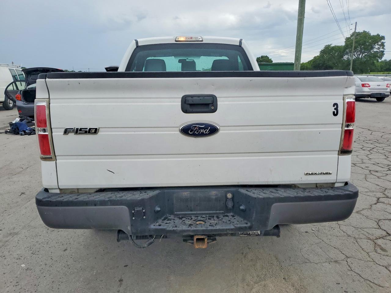 2014 Ford F150 White vin: 1FTMF1CM5EFC97095