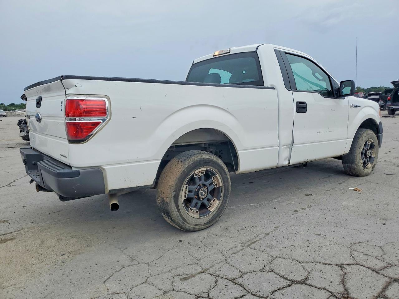2014 Ford F150 White vin: 1FTMF1CM5EFC97095
