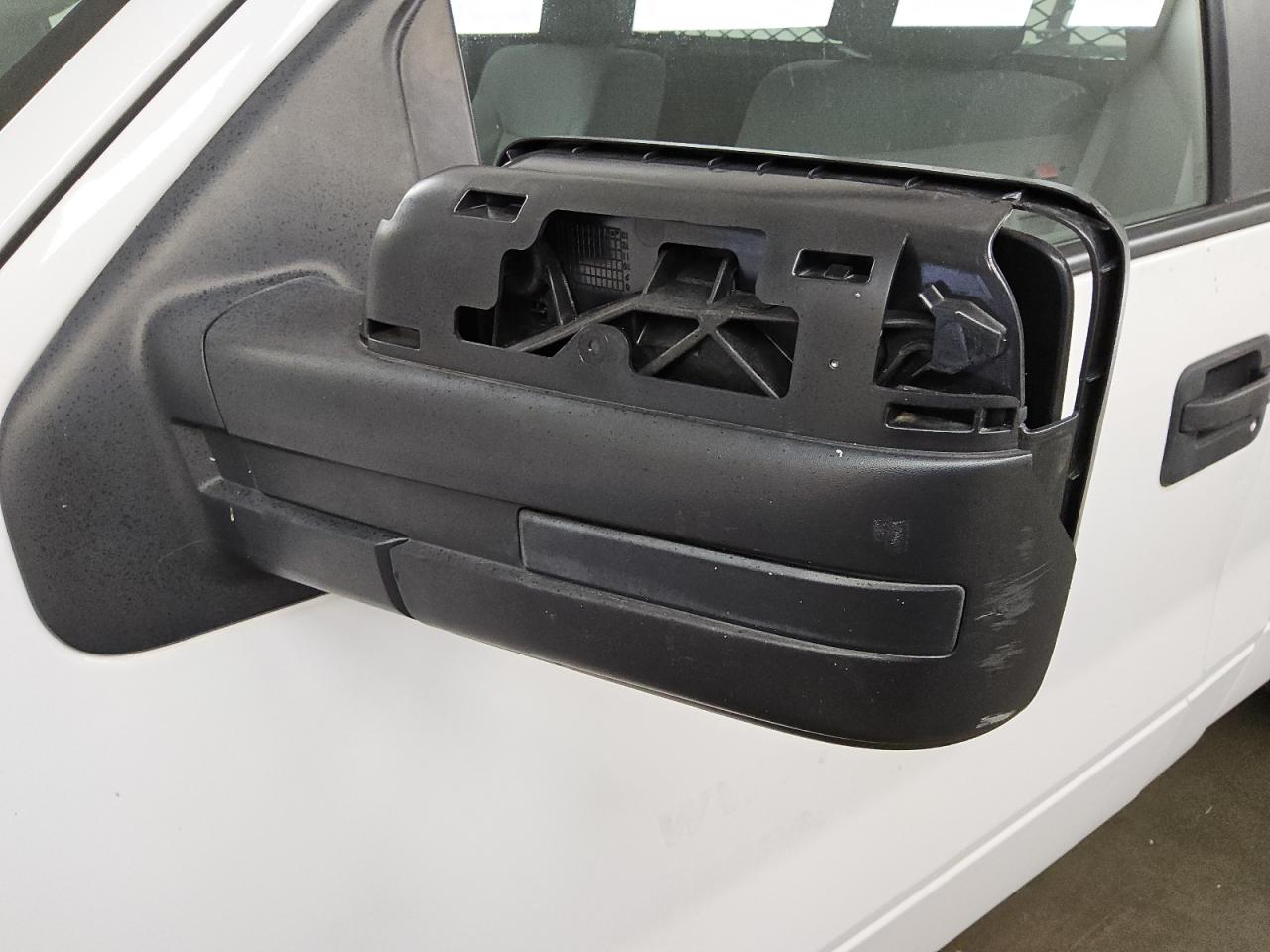 2014 Ford F150 Белый vin: 1FTMF1CM5EKE24984 Damage: Left Front Mirror Housing, Broken, Replacement Required
