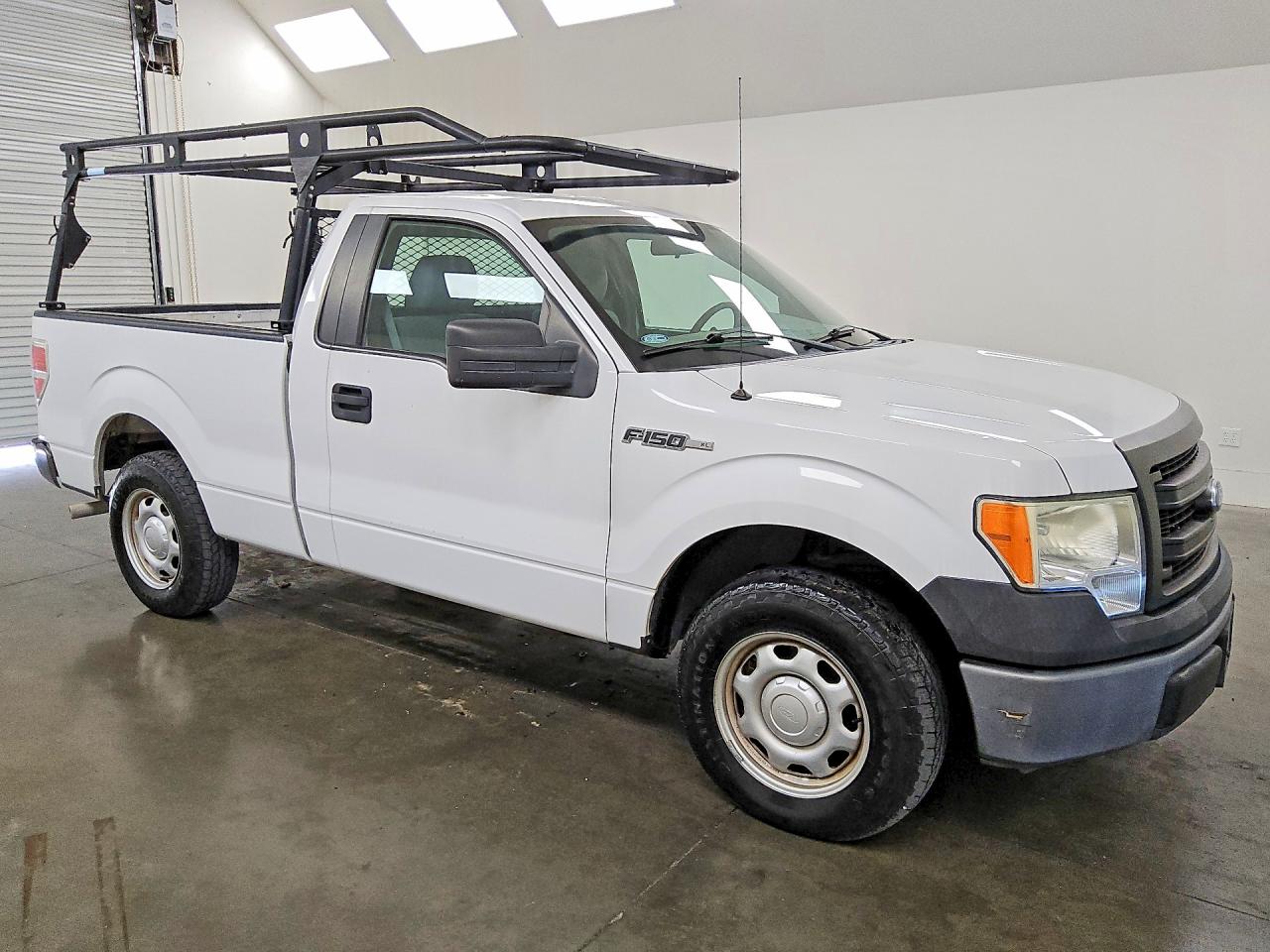 2014 Ford F150 Белый vin: 1FTMF1CM5EKE24984
