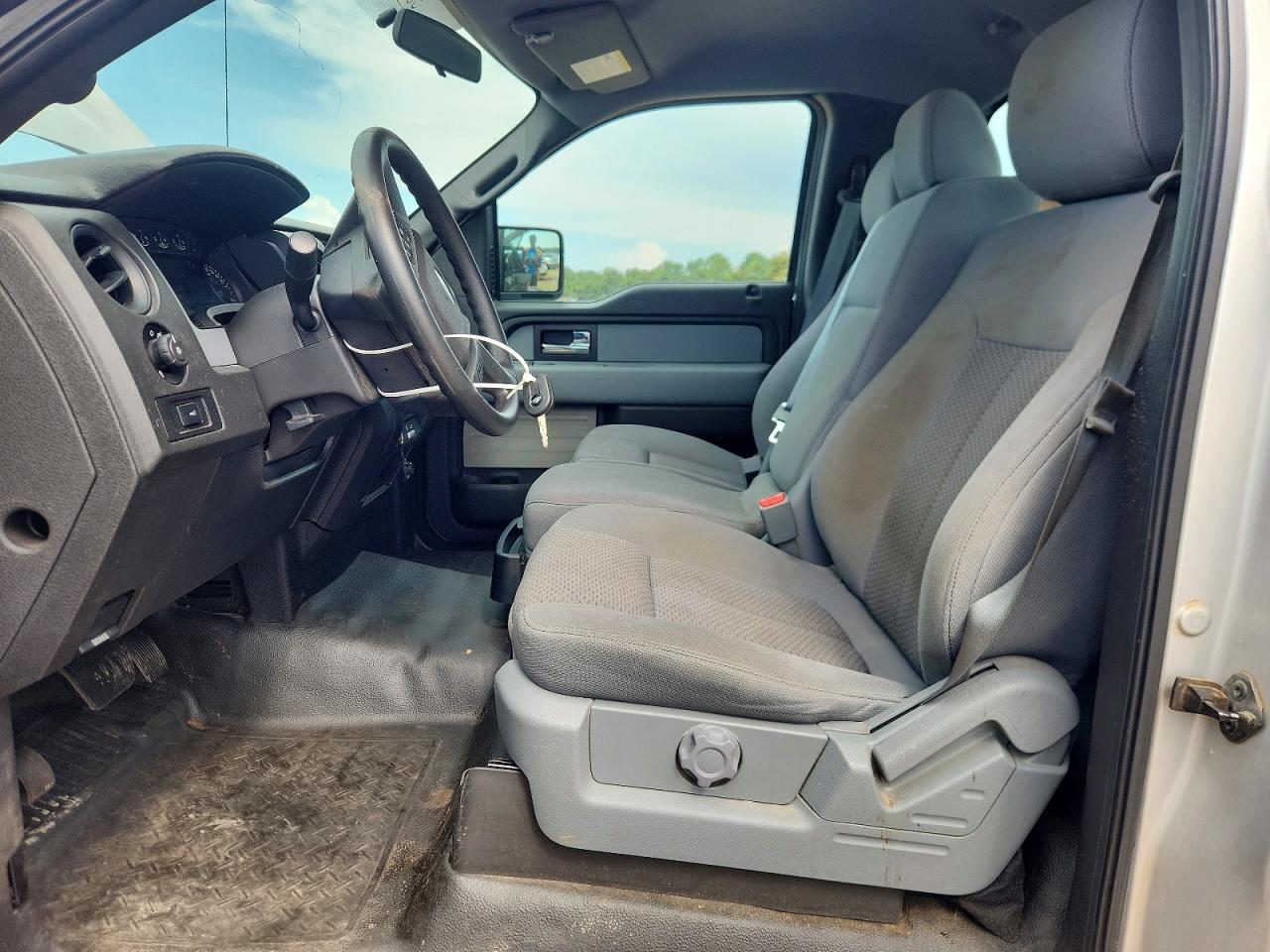 2014 Ford F150 Silver vin: 1FTMF1CM5EKF50911