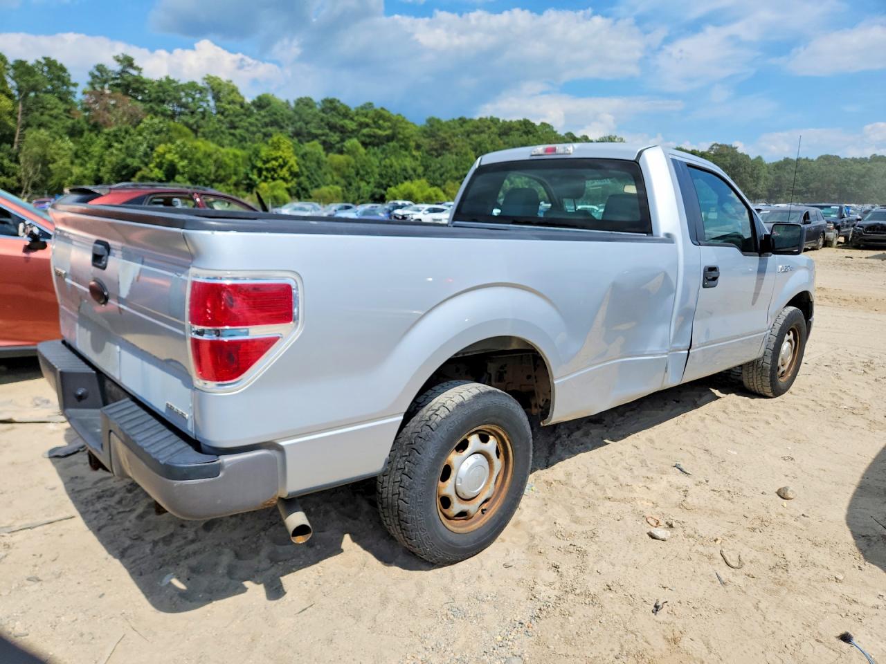 2011 Ford F150 Silver vin: 1FTMF1CM6BKD82918