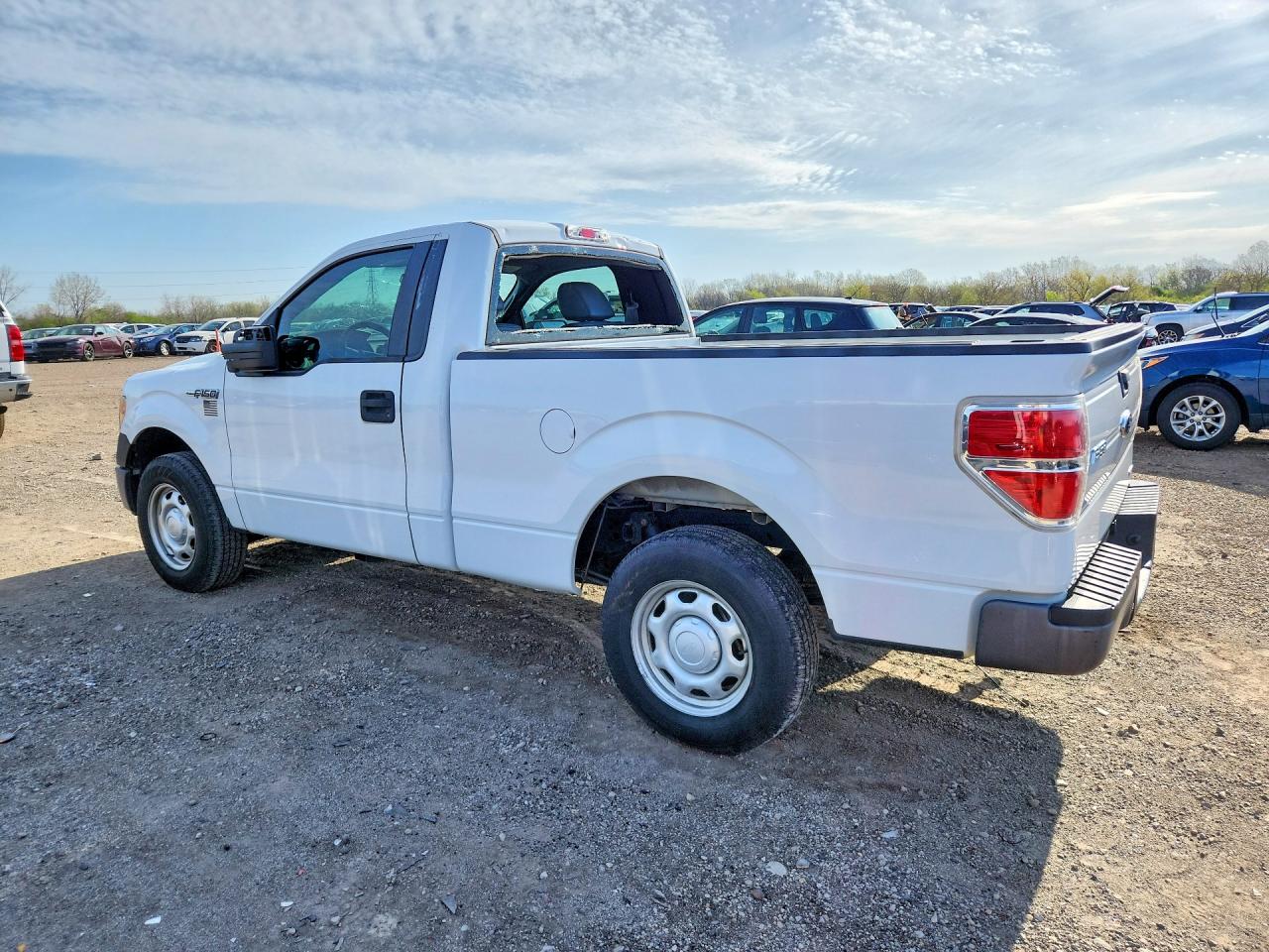 2013 Ford F150 White vin: 1FTMF1CM6DFD56850