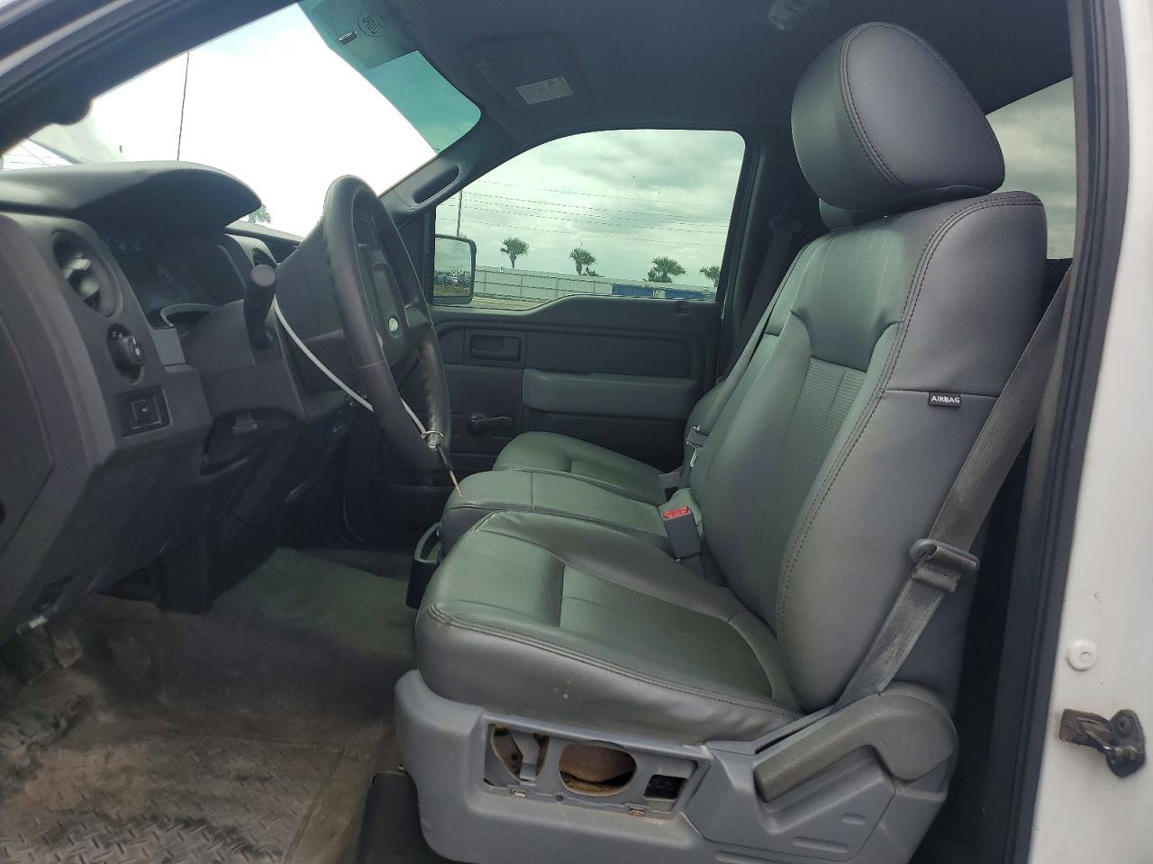 2013 Ford F150 White vin: 1FTMF1CM6DKE43252