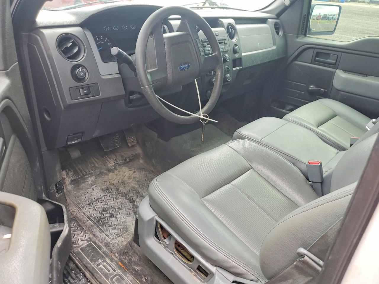 2013 Ford F150 White vin: 1FTMF1CM6DKE43252