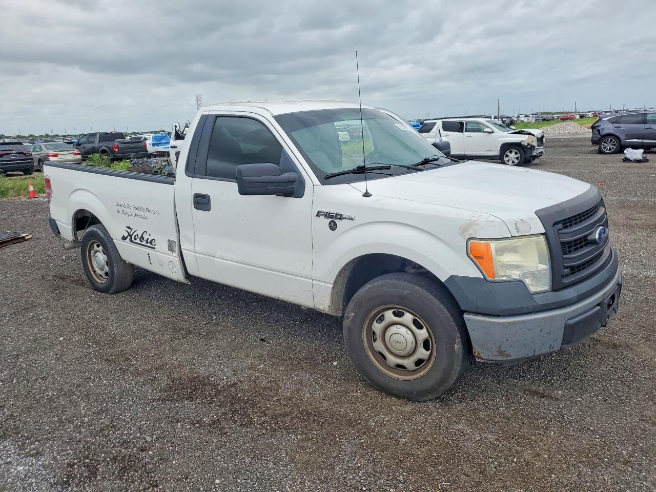 2013 Ford F150 White vin: 1FTMF1CM6DKE43252