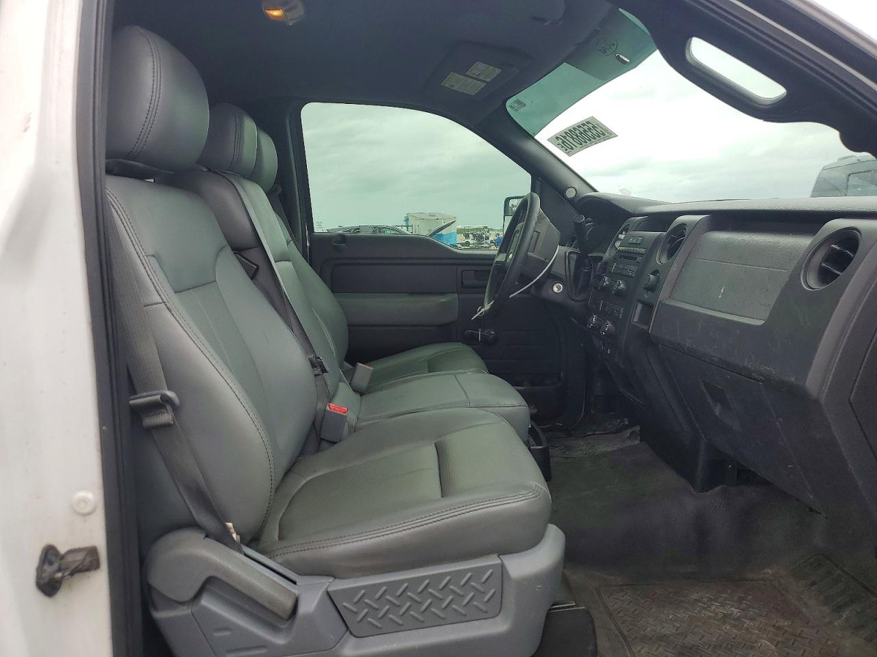 2013 Ford F150 White vin: 1FTMF1CM6DKE43252