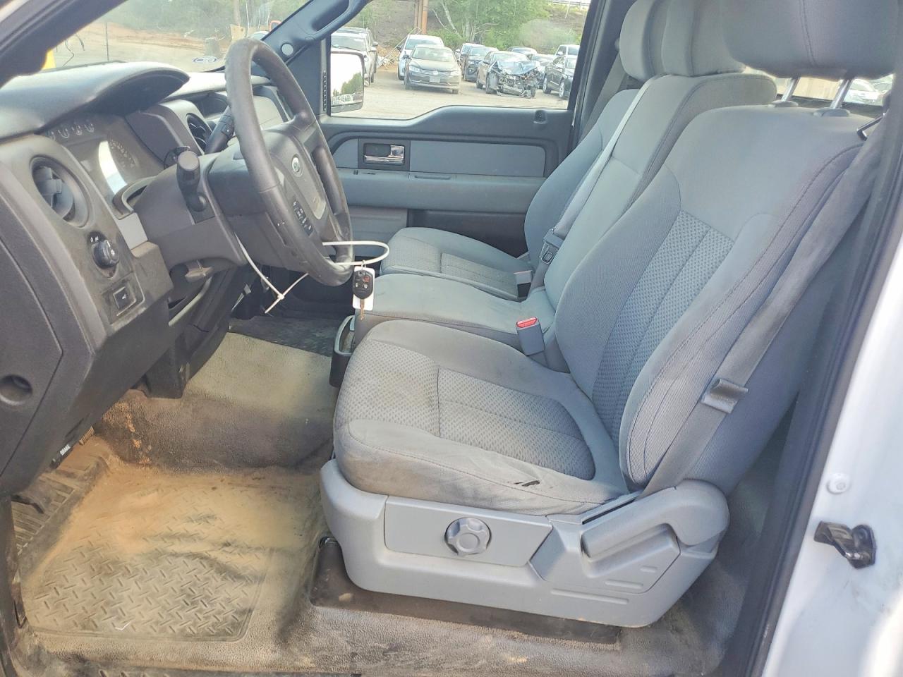 2013 Ford F150 White vin: 1FTMF1CM6DKF49362