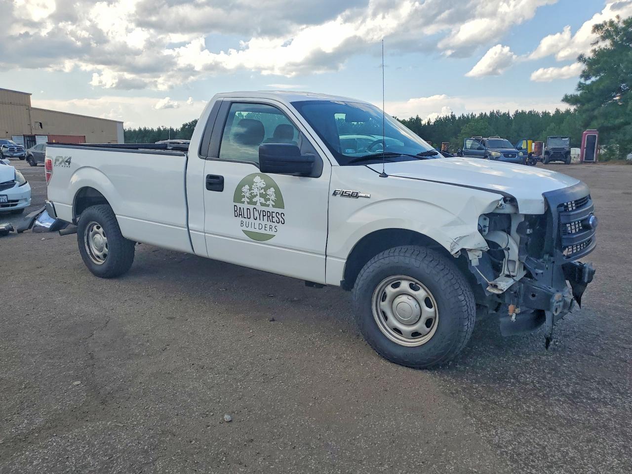 2013 Ford F150 White vin: 1FTMF1CM6DKF49362