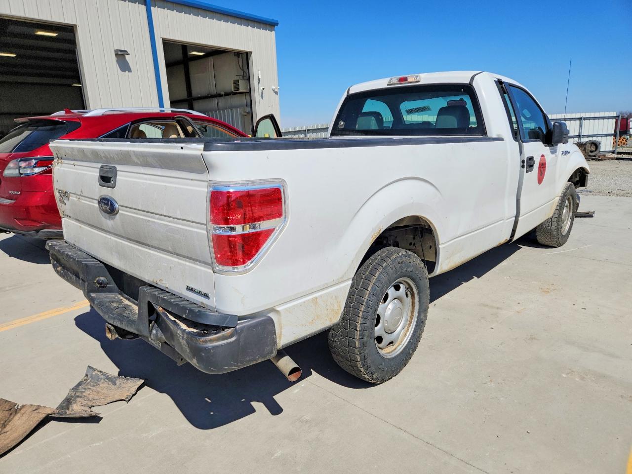 2013 Ford F150 White vin: 1FTMF1CM6DKF87285