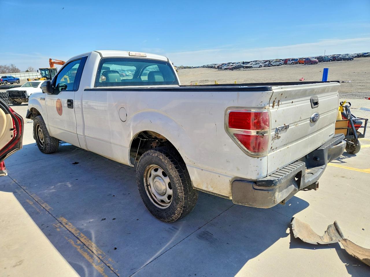 2013 Ford F150 White vin: 1FTMF1CM6DKF87285